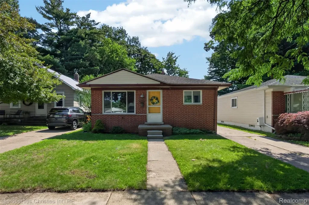27856 Lenox Avenue Madison Heights City MI 48071