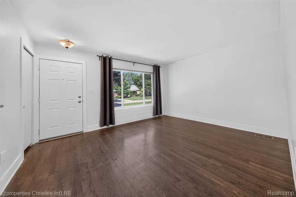 27856 Lenox Avenue Madison Heights City MI 48071