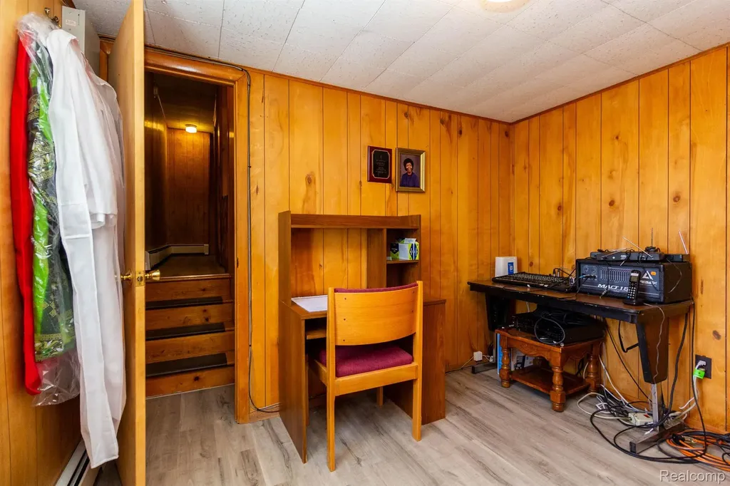 1196 Joslyn Avenue Pontiac City MI 48340