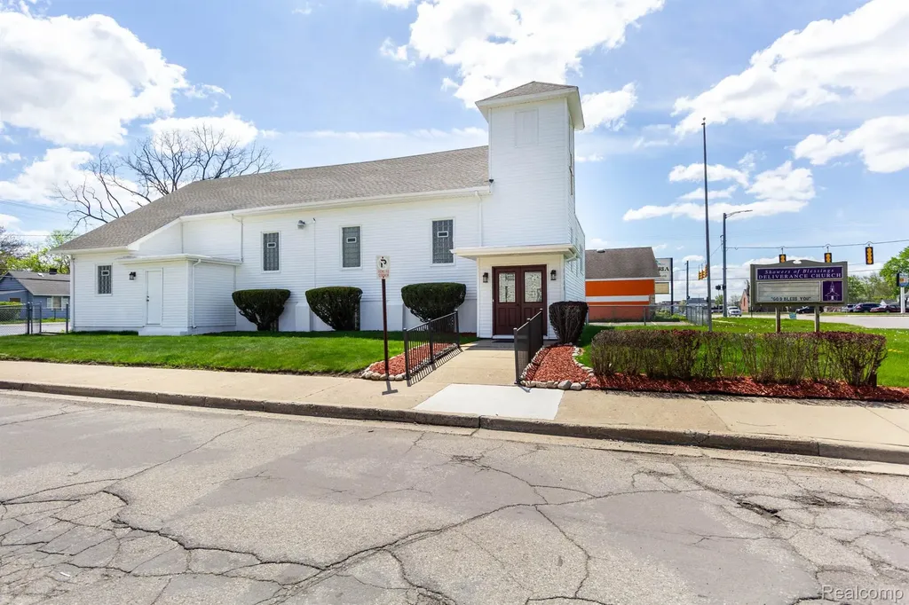 1196 Joslyn Avenue Pontiac City MI 48340