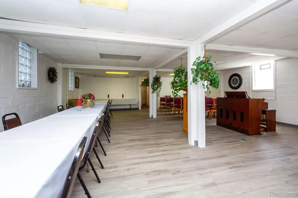 1196 Joslyn Avenue Pontiac City MI 48340