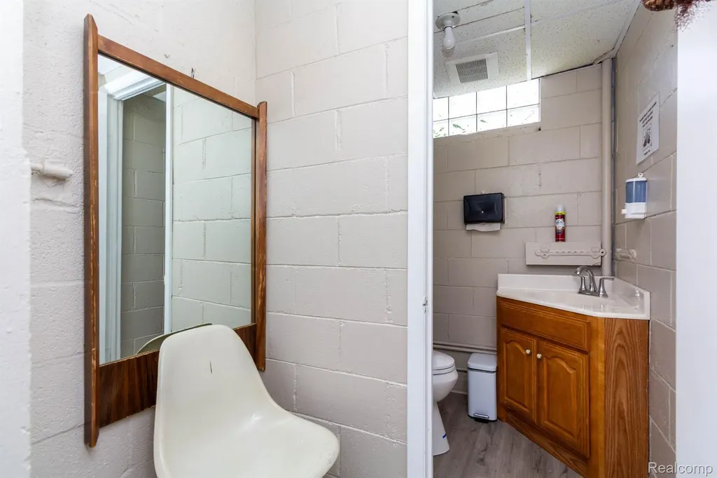 1196 Joslyn Avenue Pontiac City MI 48340