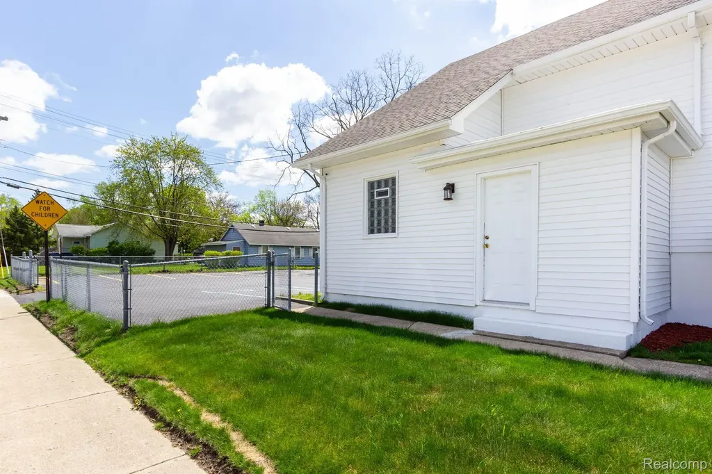 1196 Joslyn Avenue Pontiac City MI 48340