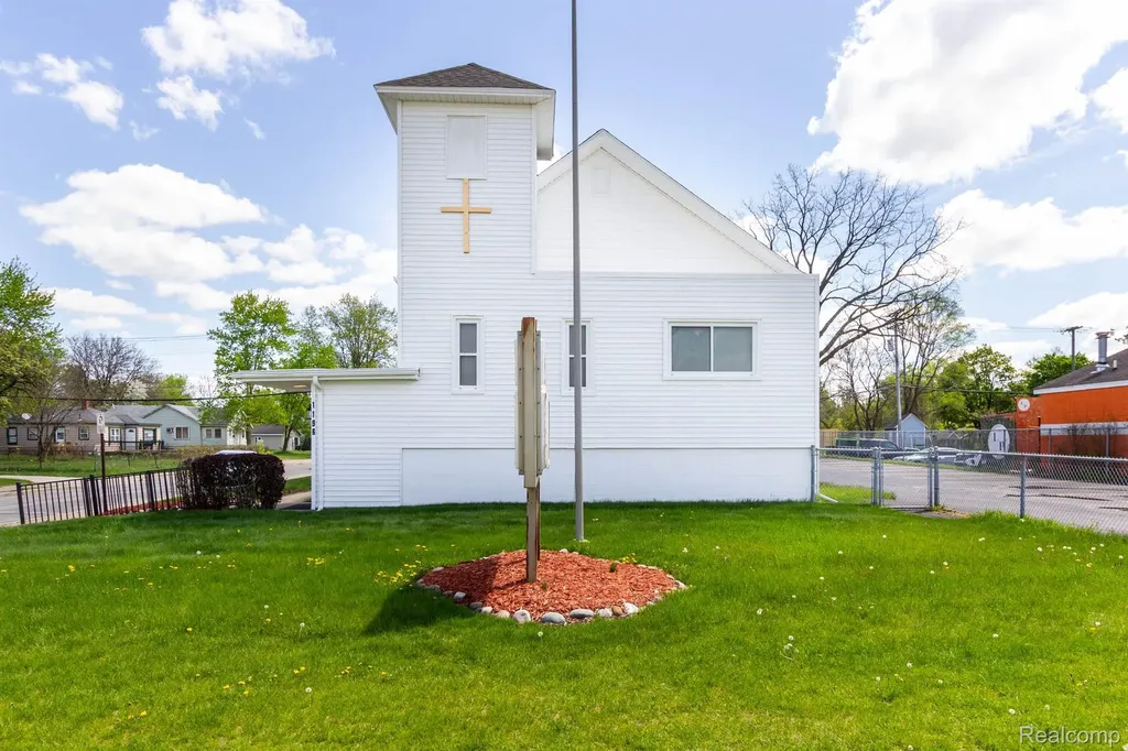1196 Joslyn Avenue Pontiac City MI 48340