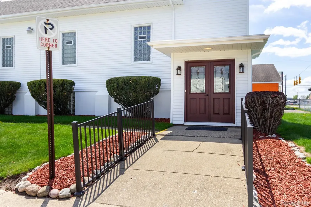 1196 Joslyn Avenue Pontiac City MI 48340
