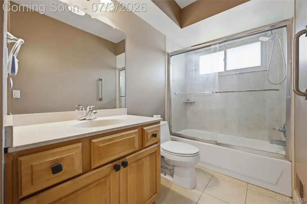 19714 Rosin Drive Clinton Charter Township MI 48038