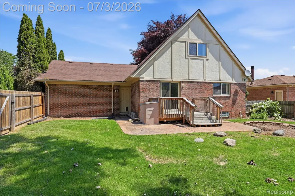 19714 Rosin Drive Clinton Charter Township MI 48038