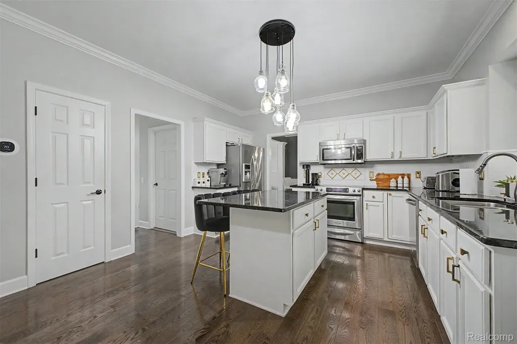 8179 Creekside Drive Westland City MI 48185