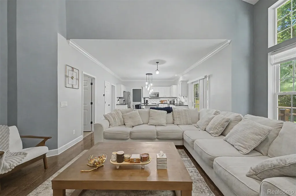8179 Creekside Drive Westland City MI 48185