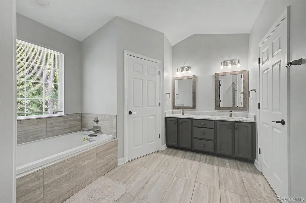 8179 Creekside Drive Westland City MI 48185