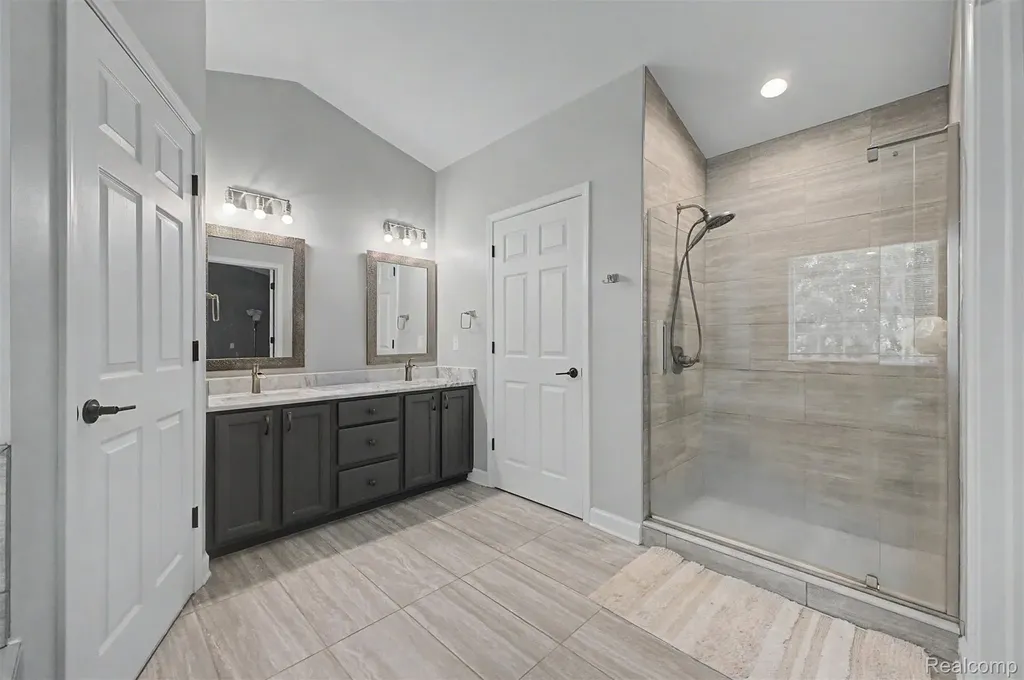 8179 Creekside Drive Westland City MI 48185