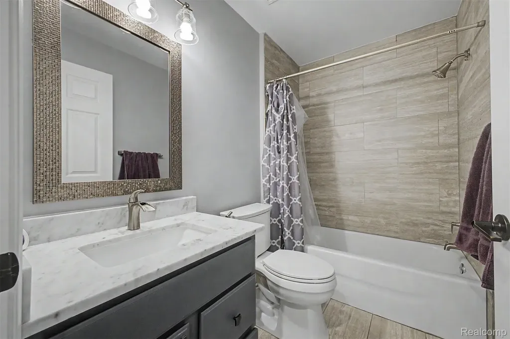 8179 Creekside Drive Westland City MI 48185