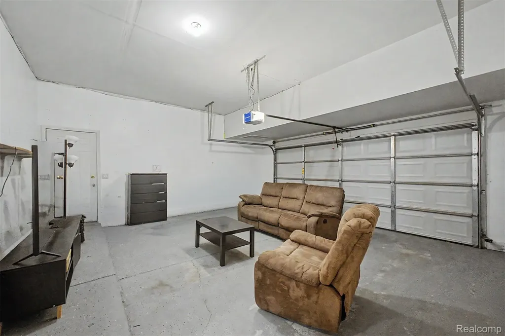 8179 Creekside Drive Westland City MI 48185