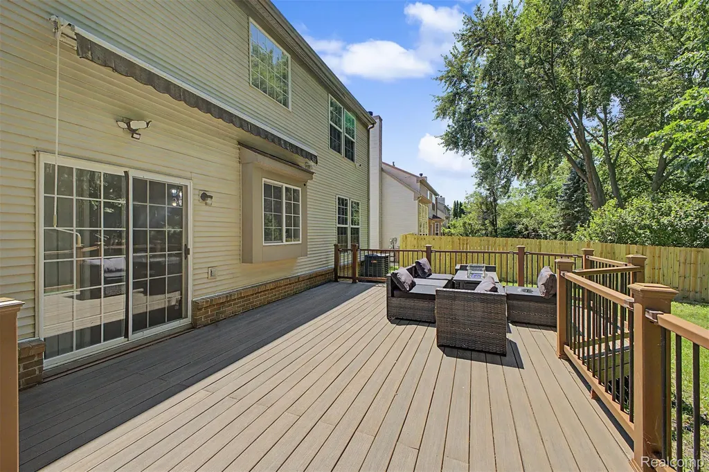 8179 Creekside Drive Westland City MI 48185