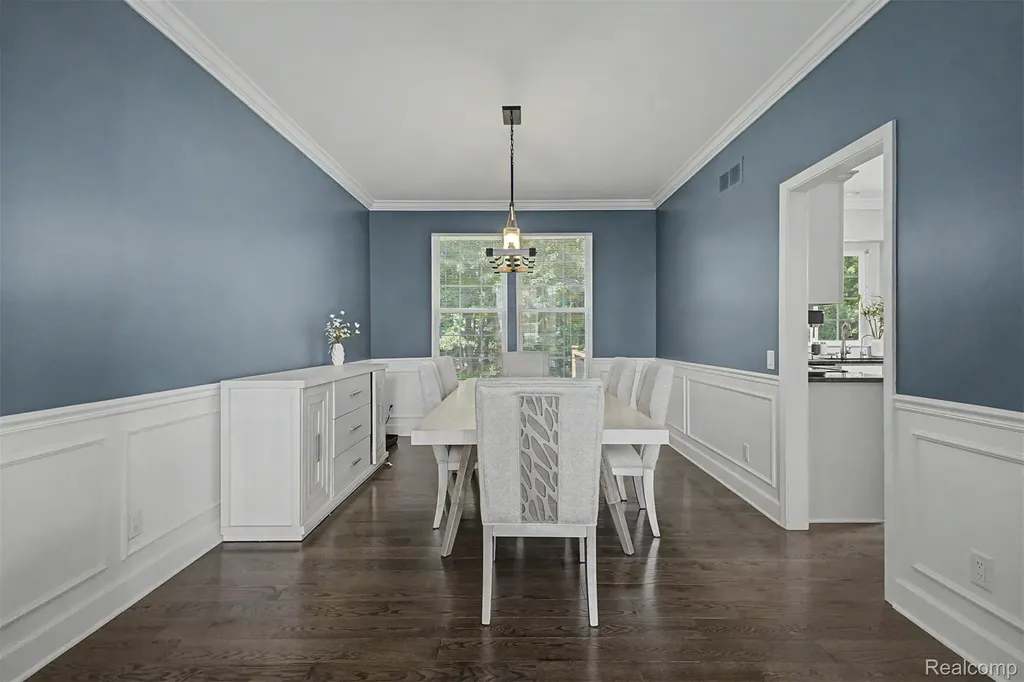 8179 Creekside Drive Westland City MI 48185