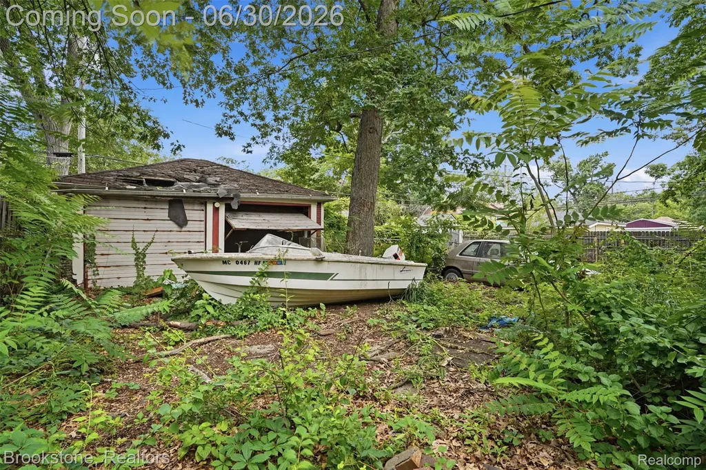 16247 Roselawn Street Detroit City MI 48221