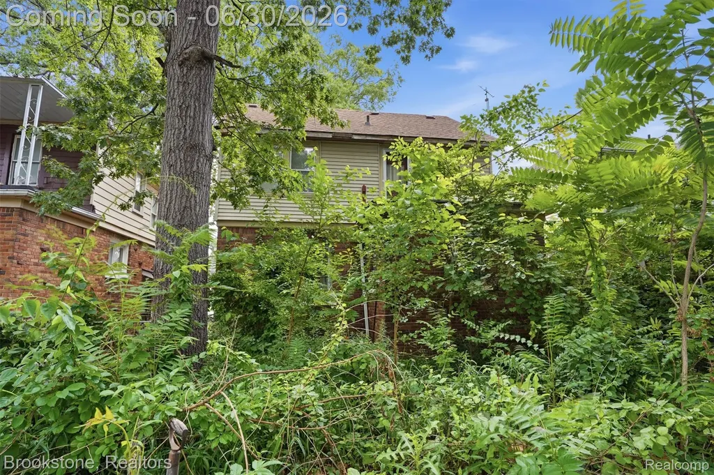 16247 Roselawn Street Detroit City MI 48221