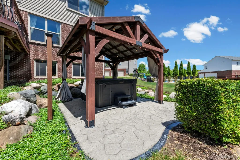 981 Coventry Court Oxford Charter Township MI 48371
