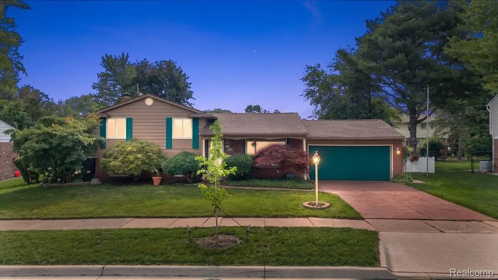 15433 Richfield Street Livonia City MI 48154