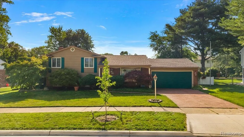 15433 Richfield Street Livonia City MI 48154