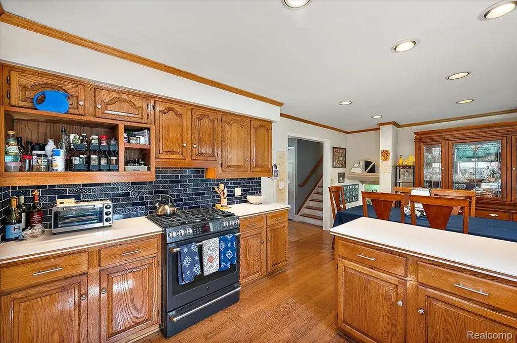 15433 Richfield Street Livonia City MI 48154