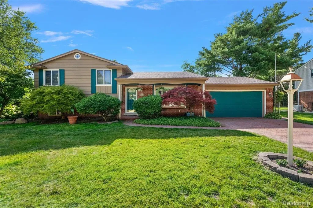 15433 Richfield Street Livonia City MI 48154