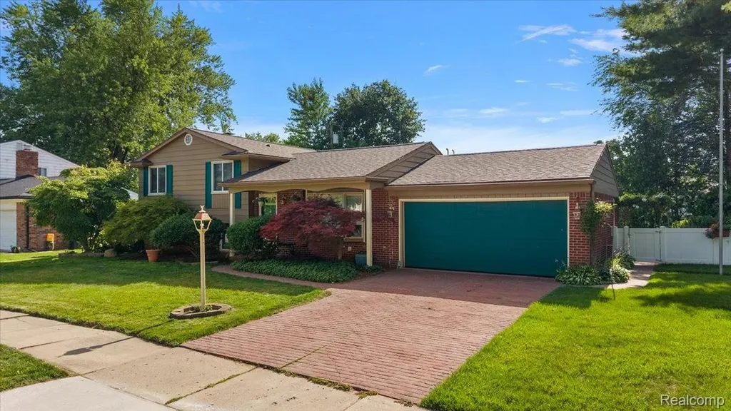 15433 Richfield Street Livonia City MI 48154