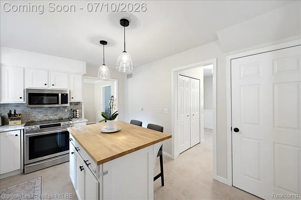 60629 Town Square Street Lyon Charter Township MI 48165