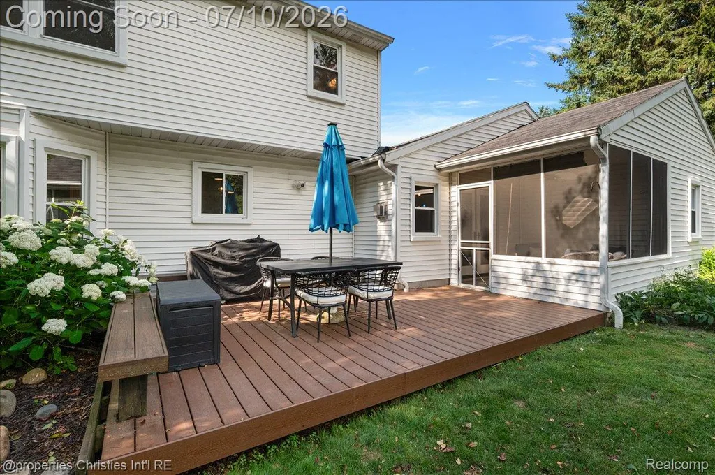 60629 Town Square Street Lyon Charter Township MI 48165