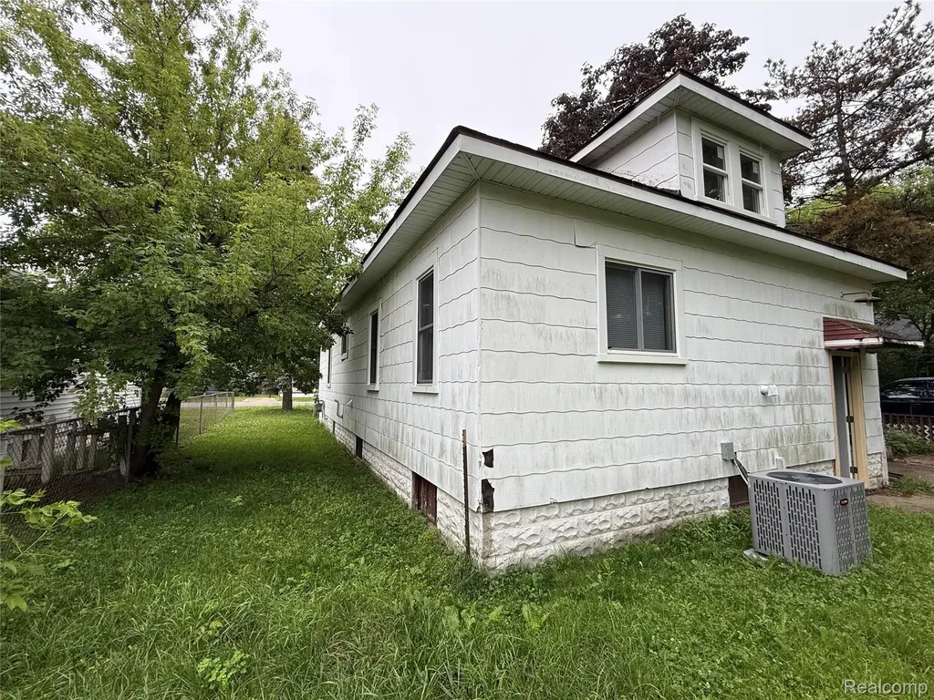 2137 E Buder Avenue Burton City MI 48529