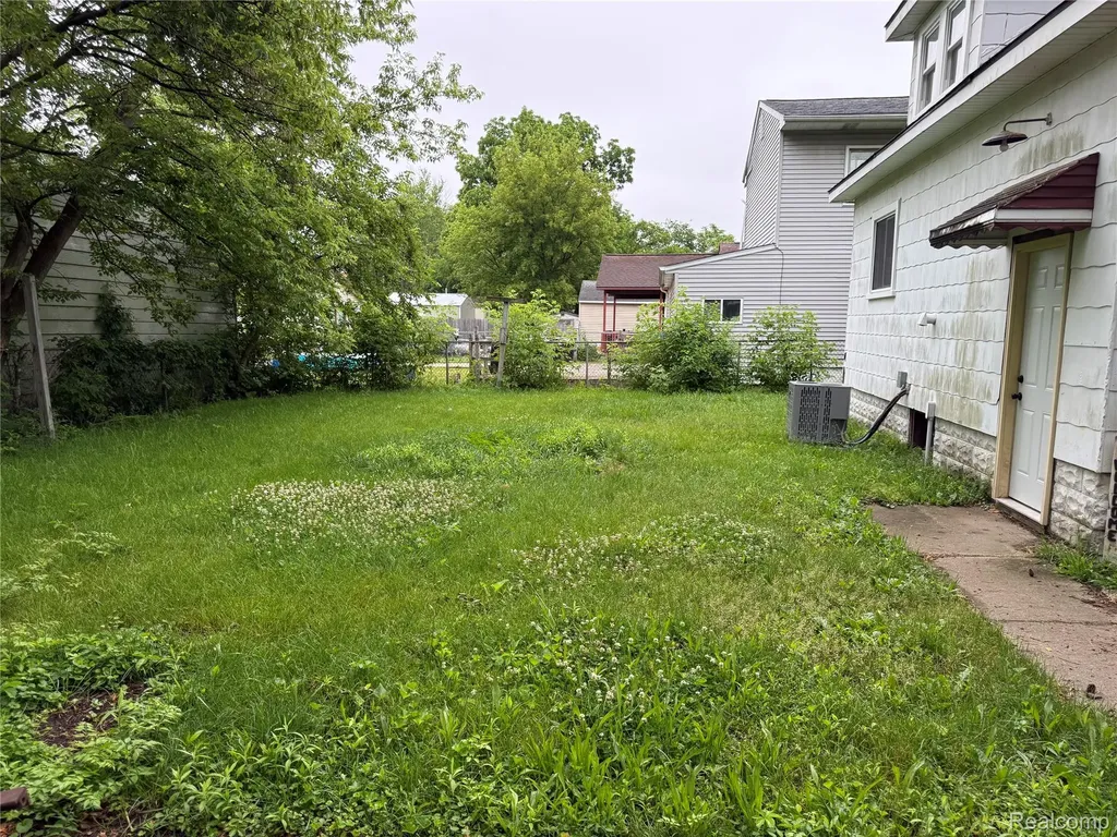 2137 E Buder Avenue Burton City MI 48529