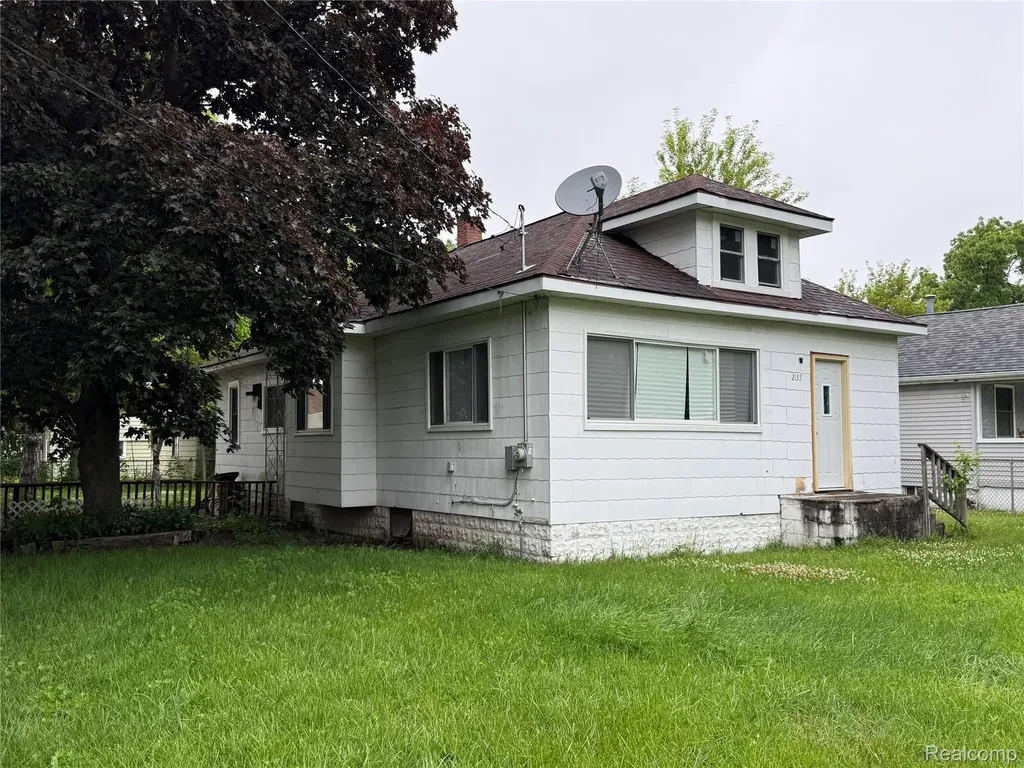 2137 E Buder Avenue Burton City MI 48529