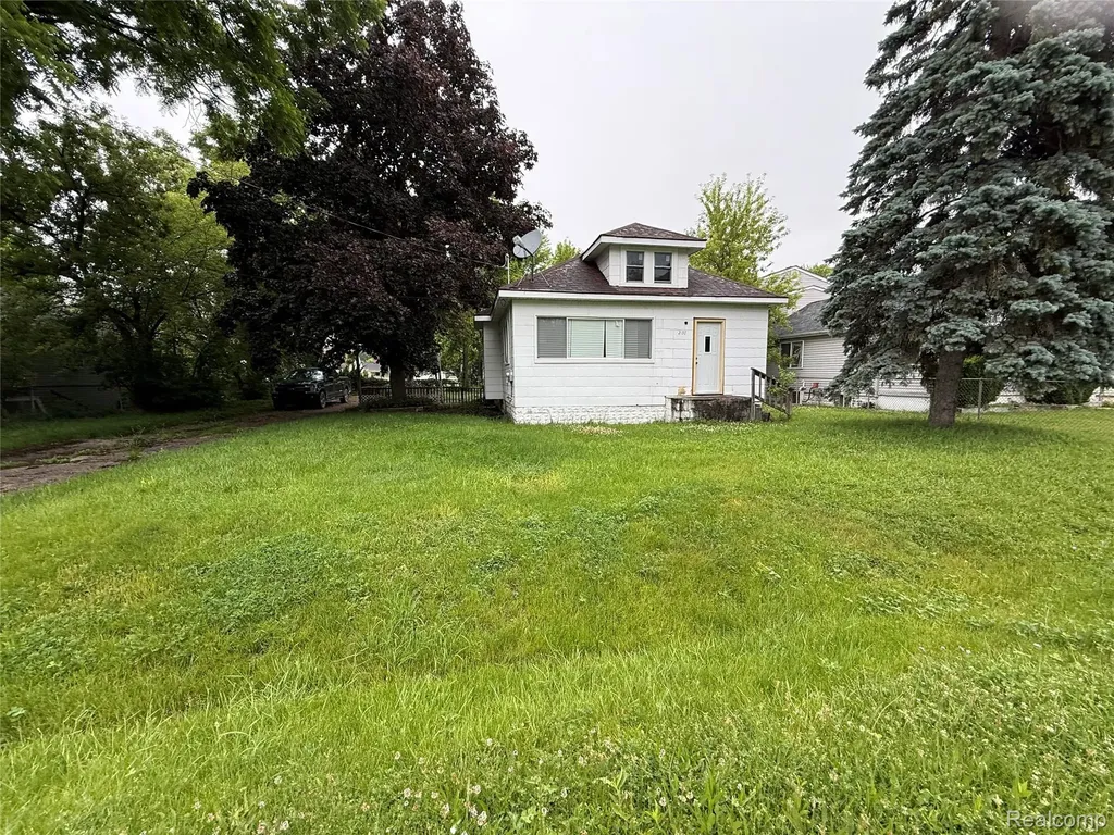 2137 E Buder Avenue Burton City MI 48529