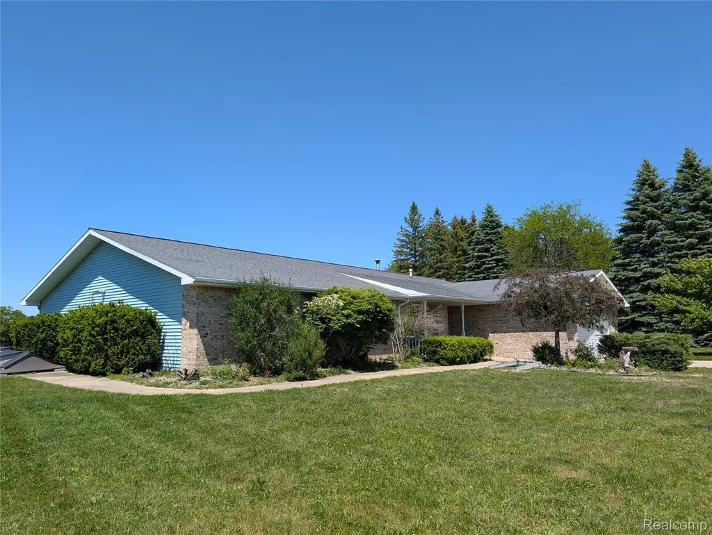6237 Virginia Street Cass City Village MI 48726