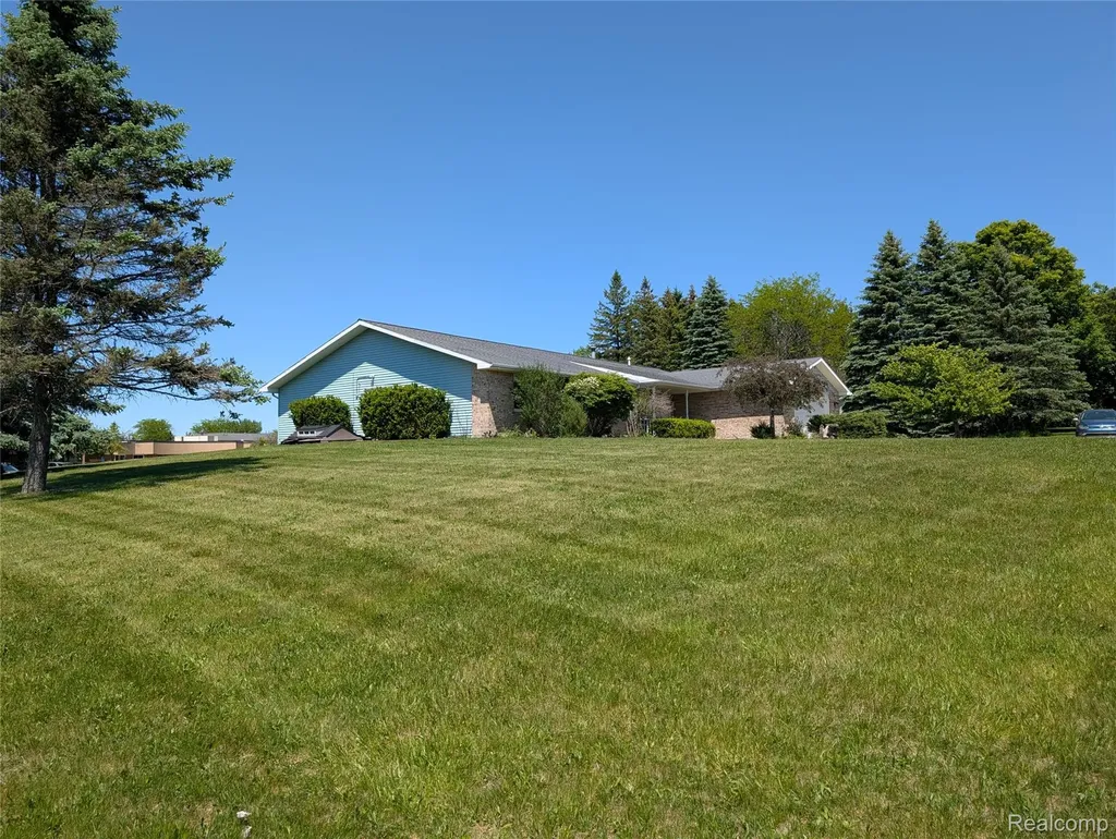 6237 Virginia Street Cass City Village MI 48726