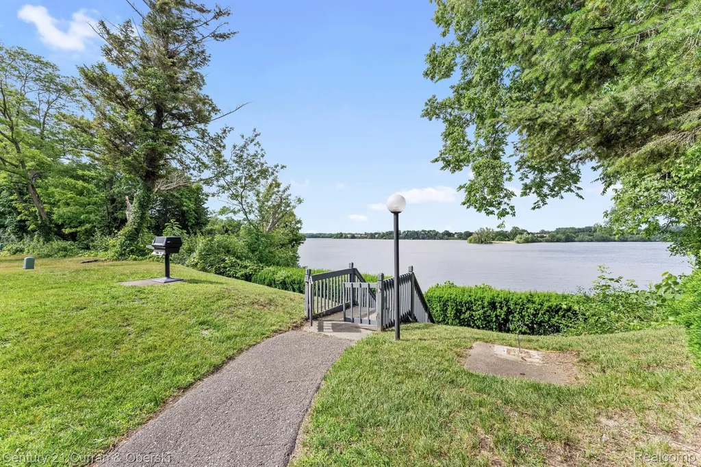 9601 Bayview Drive Ypsilanti Charter Township MI 48197