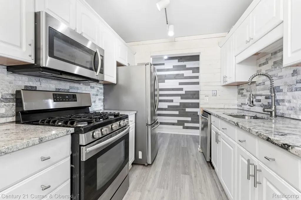 9601 Bayview Drive Ypsilanti Charter Township MI 48197