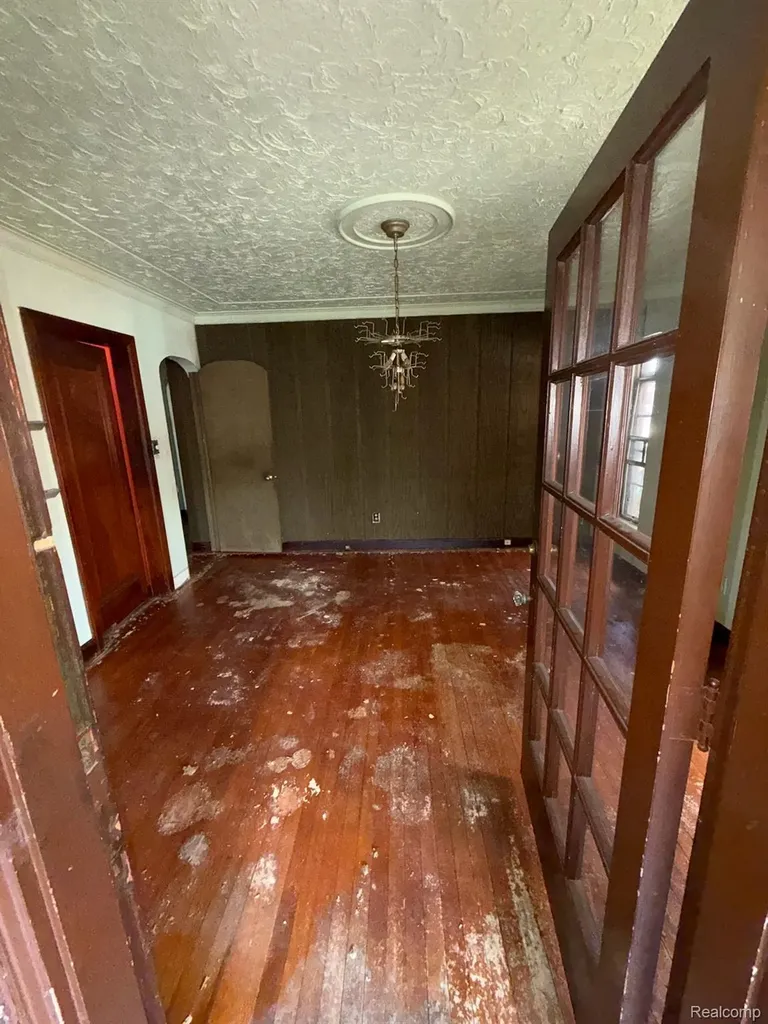 17594 Indiana Street Detroit City MI 48221