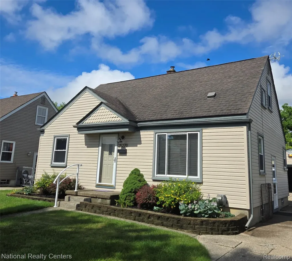 25279 Cole Street Roseville City MI 48066