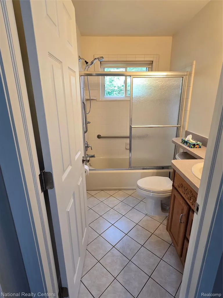 25279 Cole Street Roseville City MI 48066