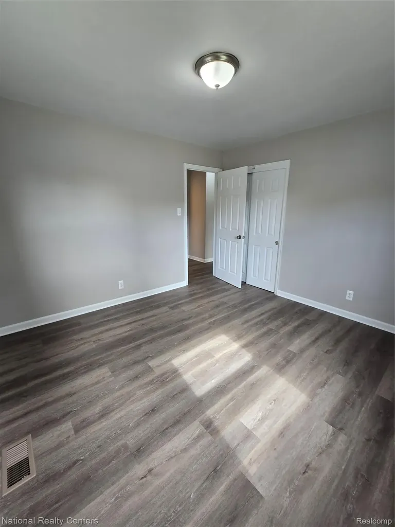 25279 Cole Street Roseville City MI 48066