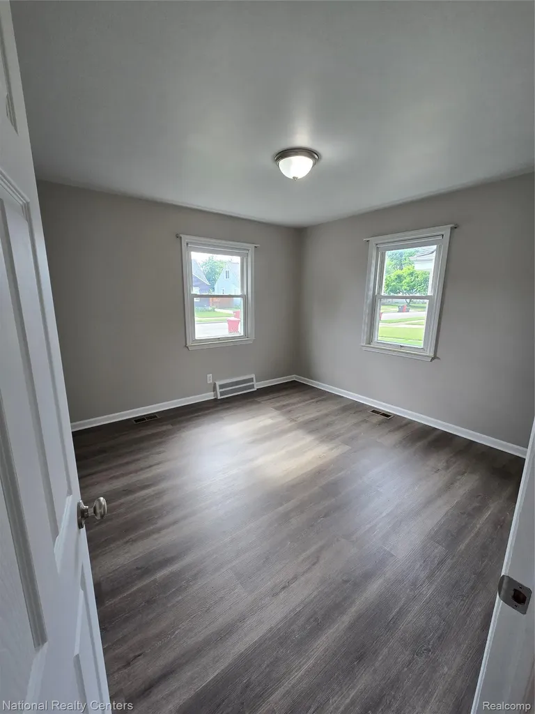 25279 Cole Street Roseville City MI 48066