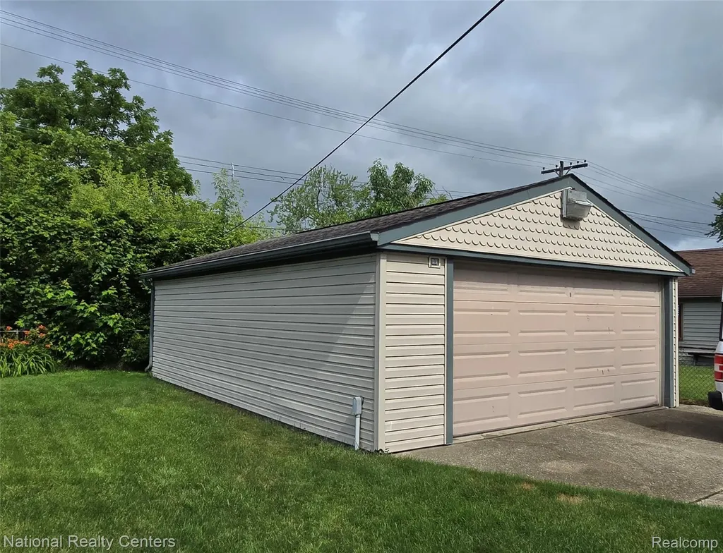 25279 Cole Street Roseville City MI 48066
