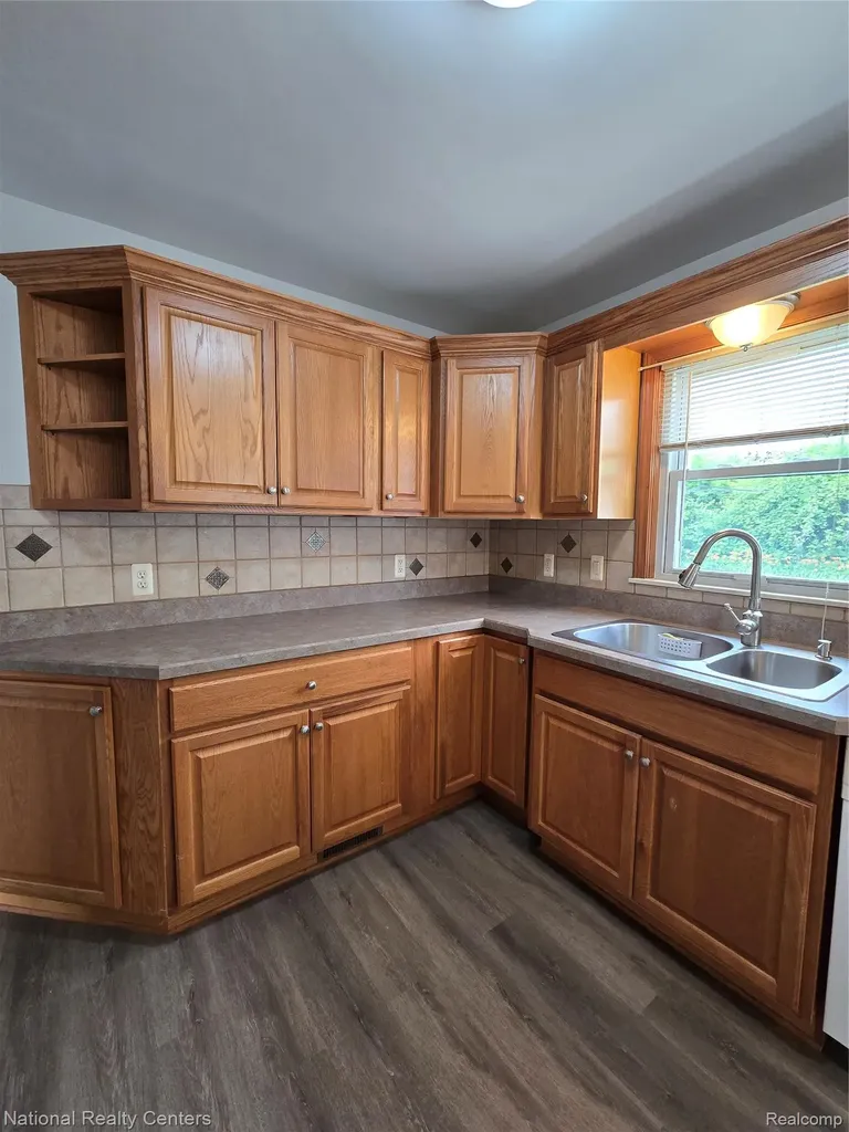 25279 Cole Street Roseville City MI 48066