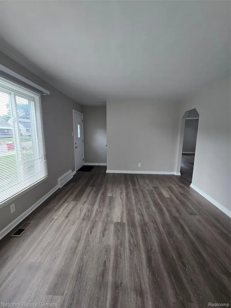 25279 Cole Street Roseville City MI 48066