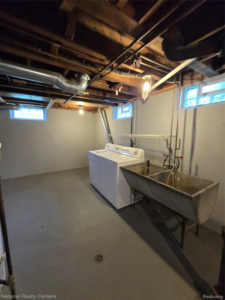 25279 Cole Street Roseville City MI 48066