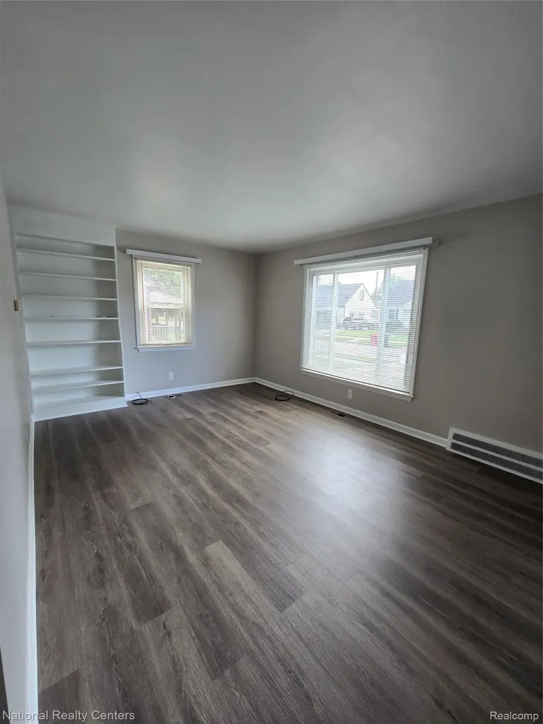 25279 Cole Street Roseville City MI 48066