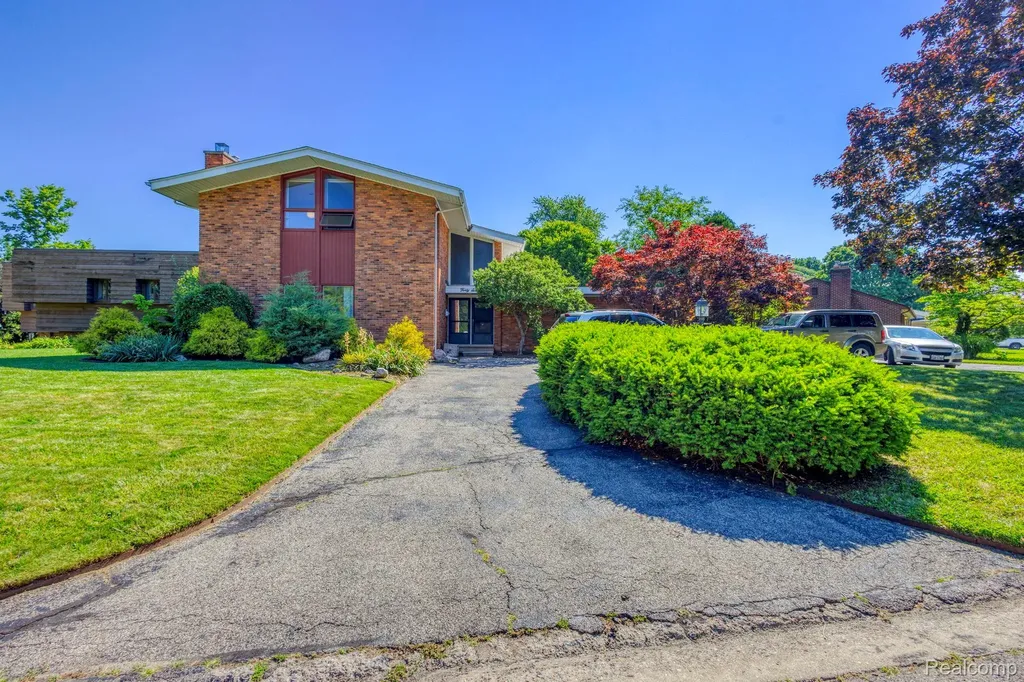 46 W Breitmeyer Place Mt. Clemens City MI 48043