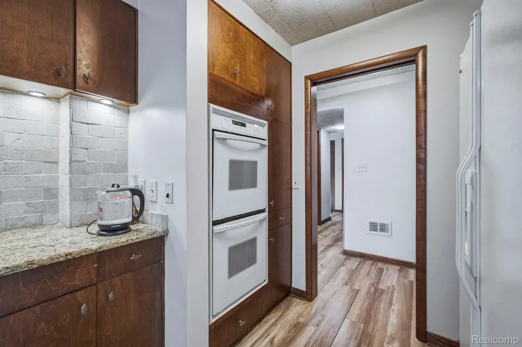 46 W Breitmeyer Place Mt. Clemens City MI 48043