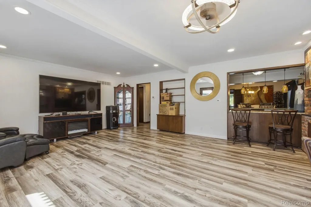 46 W Breitmeyer Place Mt. Clemens City MI 48043